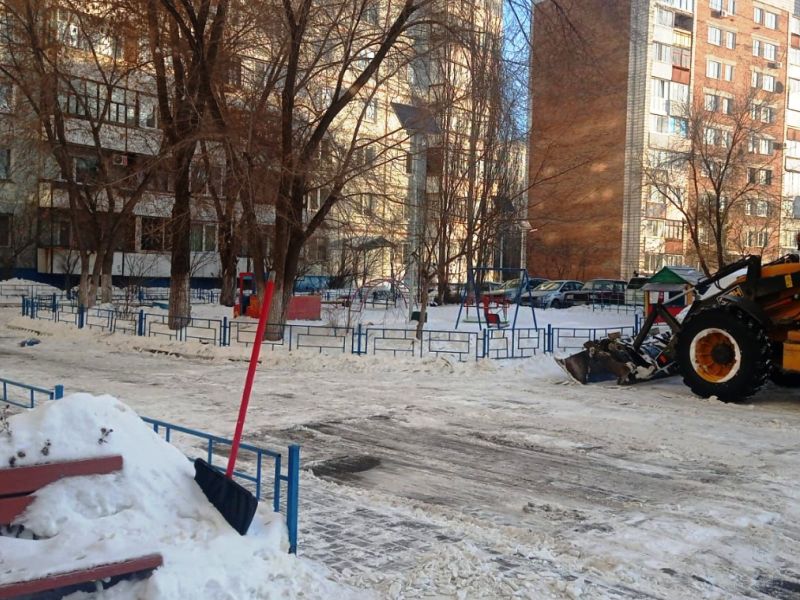 В Советском округе продолжают выдавать бесплатные талоны на вывоз снега.