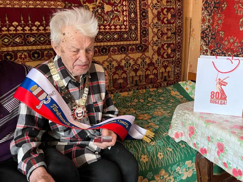 Ветерану войны в Октябрьском округе вручили регалии Почетного гражданина.
