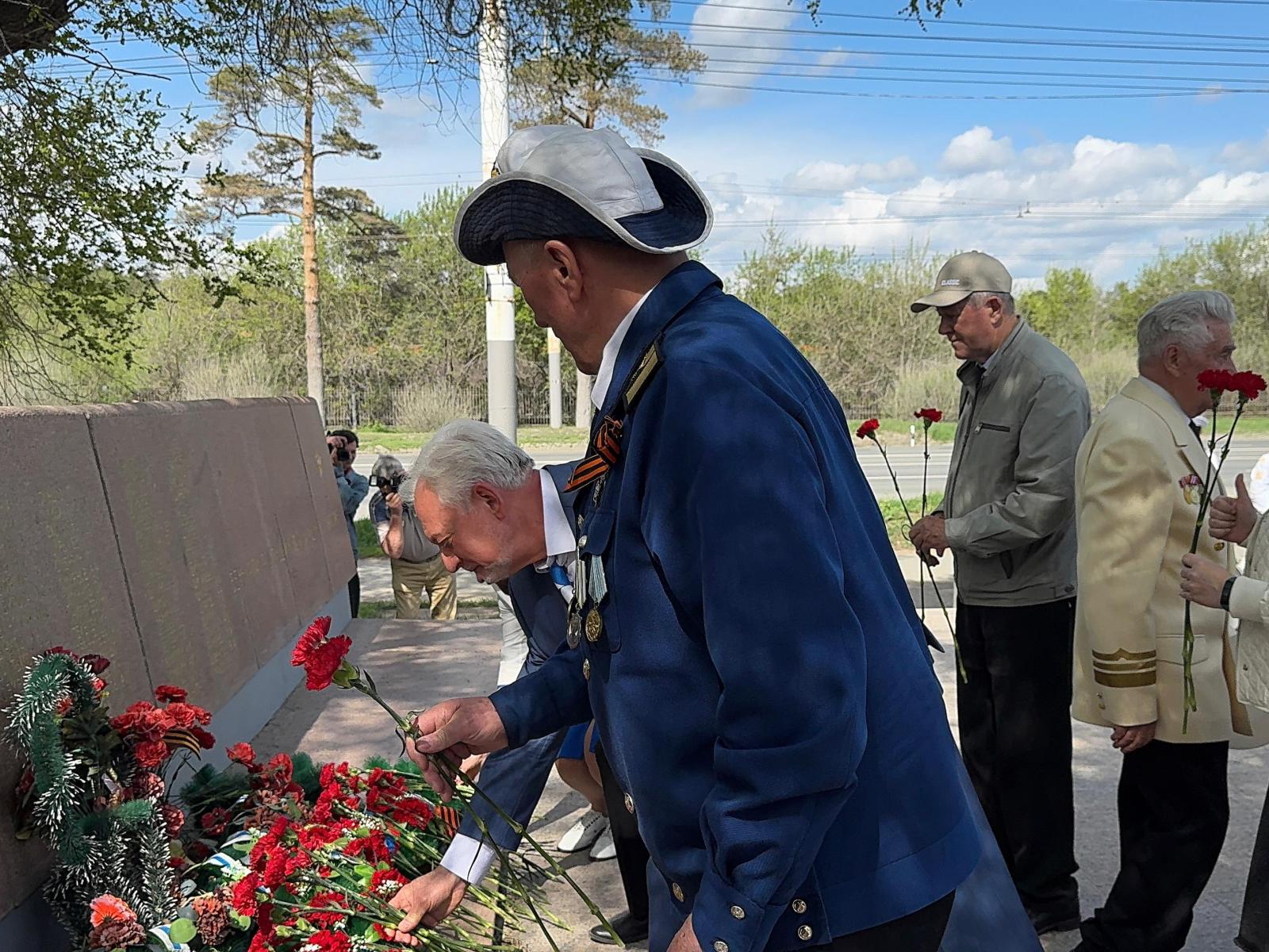 В Советском округе прошел концерт у памятника воинам-речникам, погибшим в годы Великой Отечественной войны.
