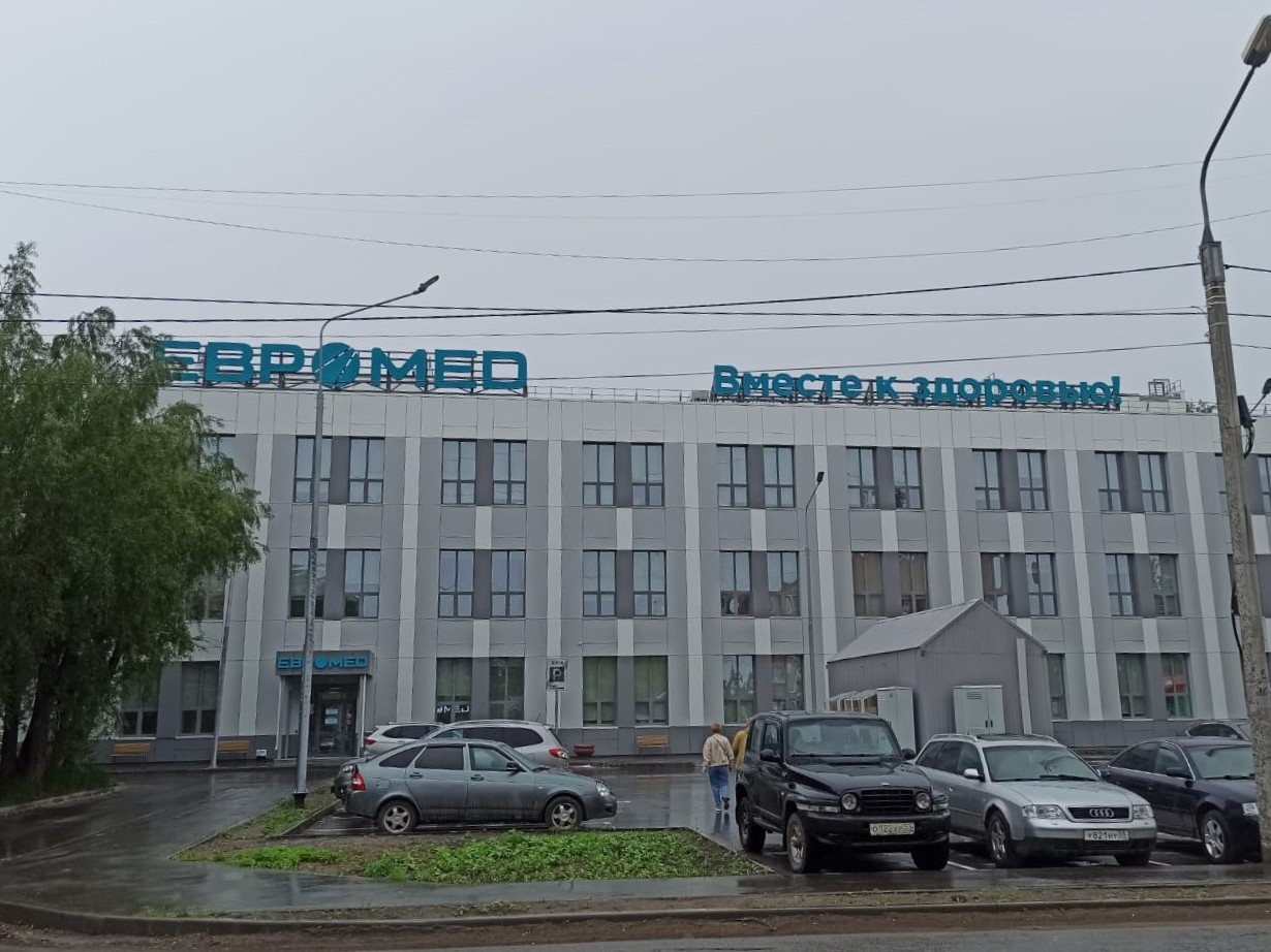 Мэр Омска сообщил о завершении реконструкции медицинского центра в Нефтяниках.