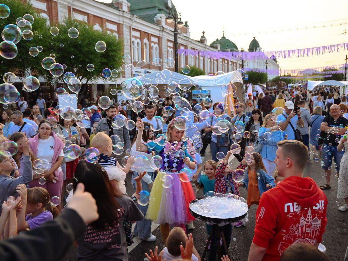 Омск продолжает отмечать День молодёжи.