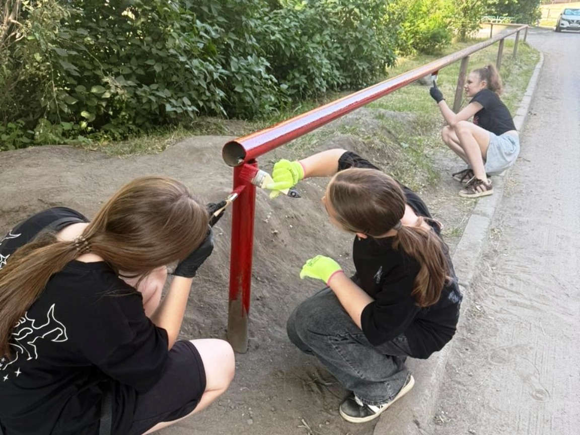 В Кировском округе у подростков в разгаре трудовое лето.