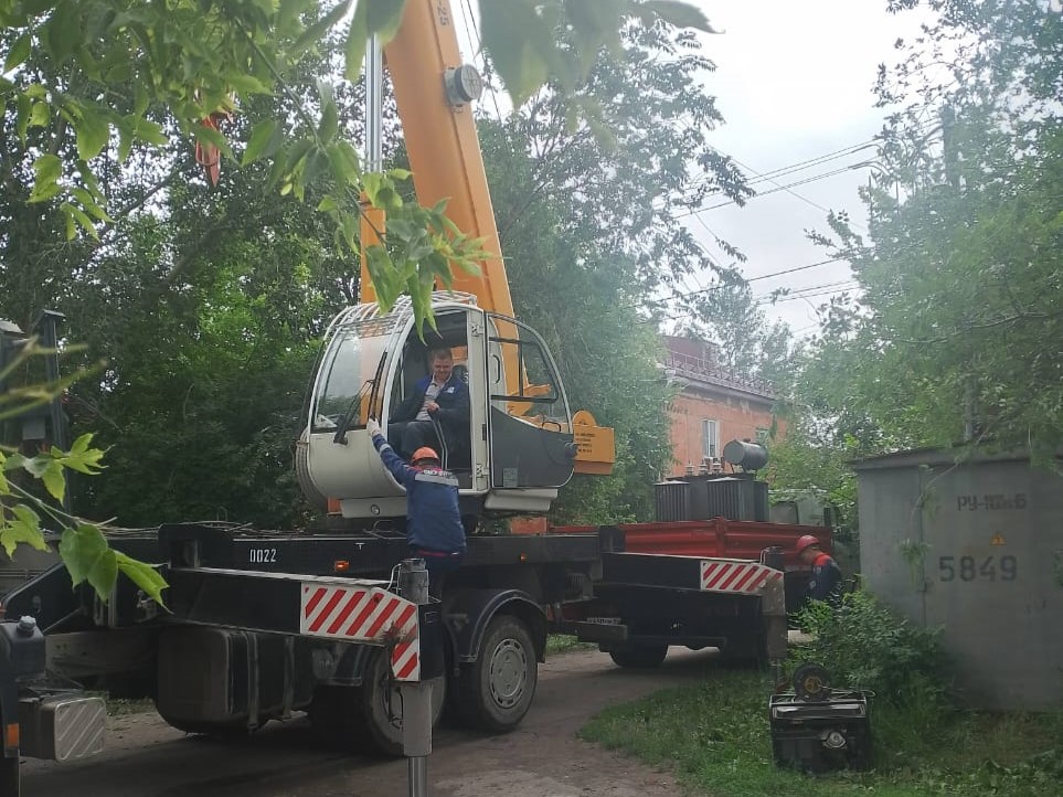Энергетики продолжают устранять последствия ураганного ветра.