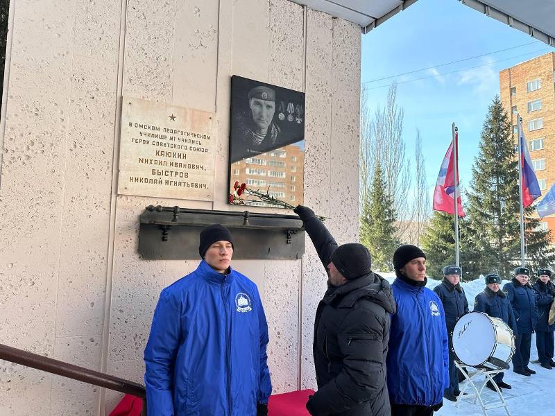 В Советском округе открыли мемориальную доску погибшему герою.
