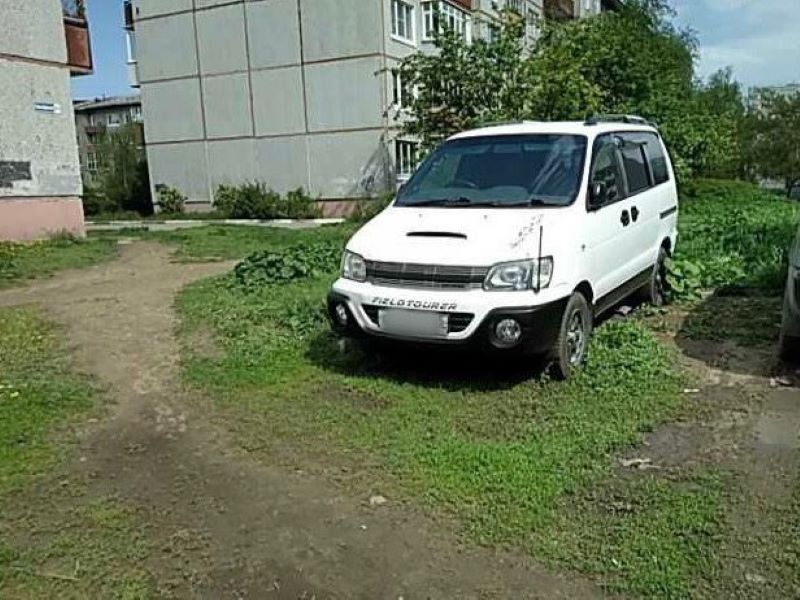 Мэр Сергей Шелест сообщил, что в Омске выявили более 2000 нарушений правил парковки.