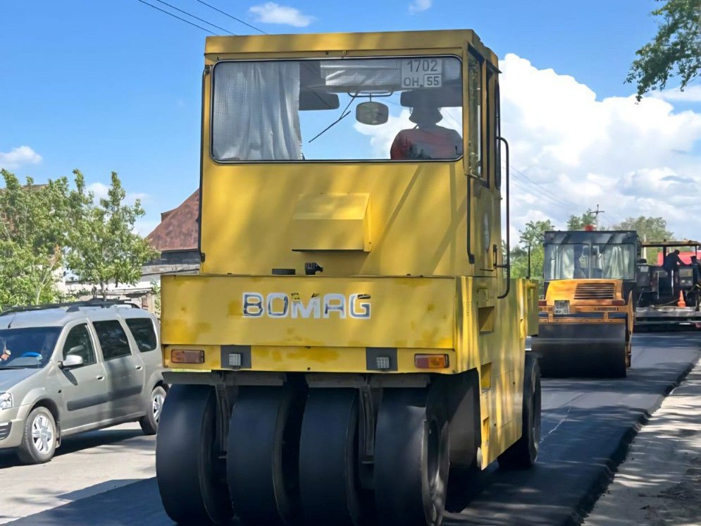 К началу лета в Омске отремонтировали больше 170 тысяч квадратных метров дорог.