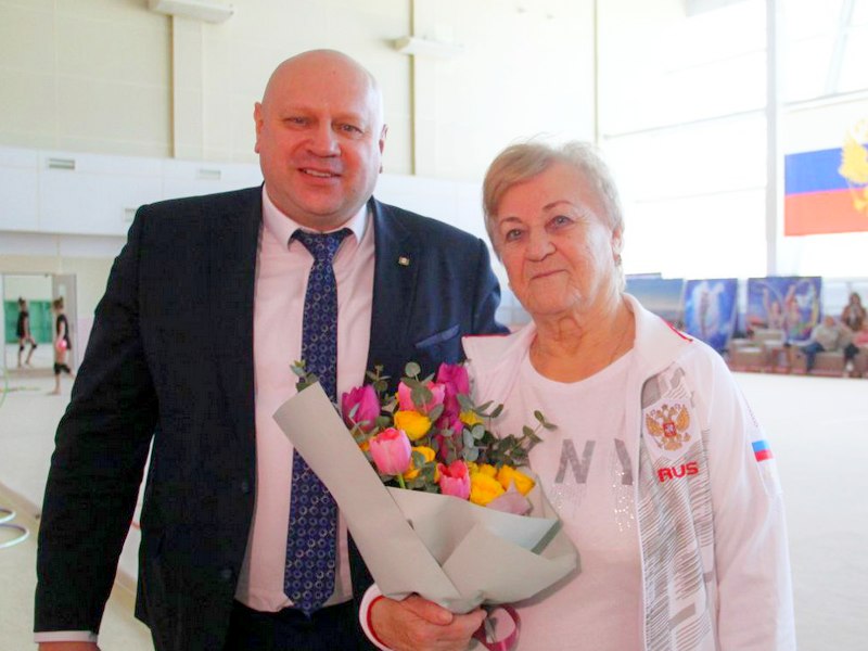 Сергей Шелест лично поздравил с 8 марта заслуженного тренера России Веру Штельбаумс.