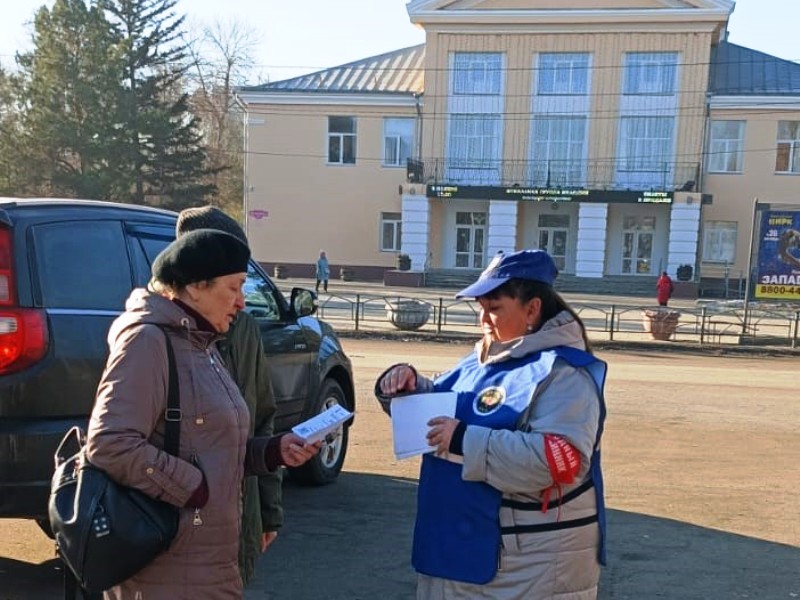 Дружинники рассказали жителям Кировского округа о способах избежать дистанционного мошенничества.