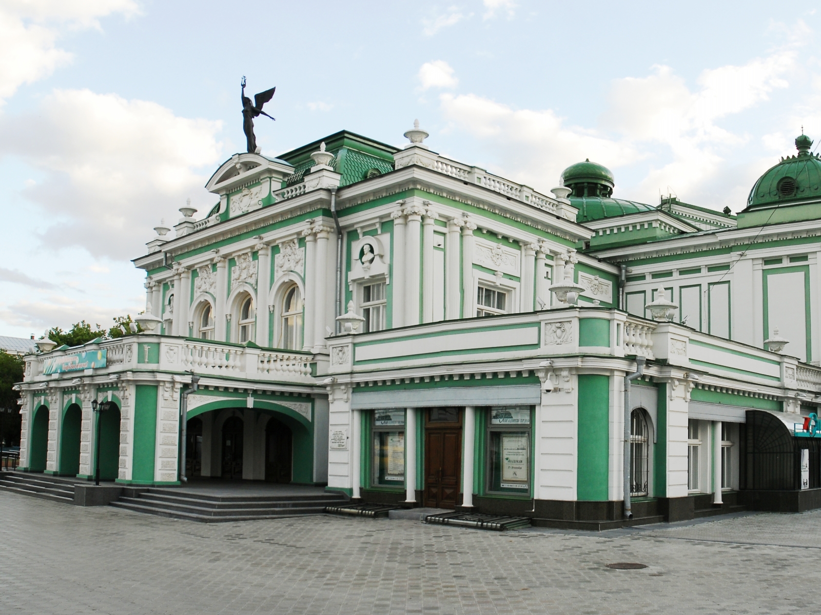 В Омске установят мемориальную доску Мигдату Ханжарову.