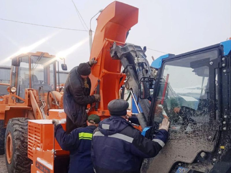 Сергей Шелест рассказал о выходе новой снегоуборочной техники на омские дороги.