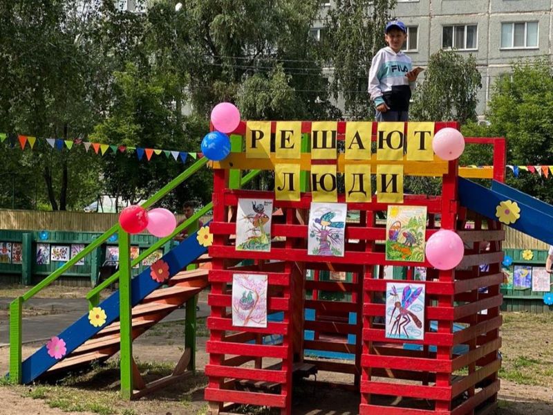 В Центральном округе открыли новую детскую площадку.