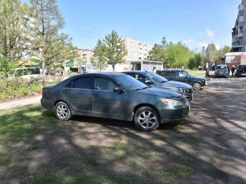 В Омске выявили уже более 4000 нарушений правил парковки.