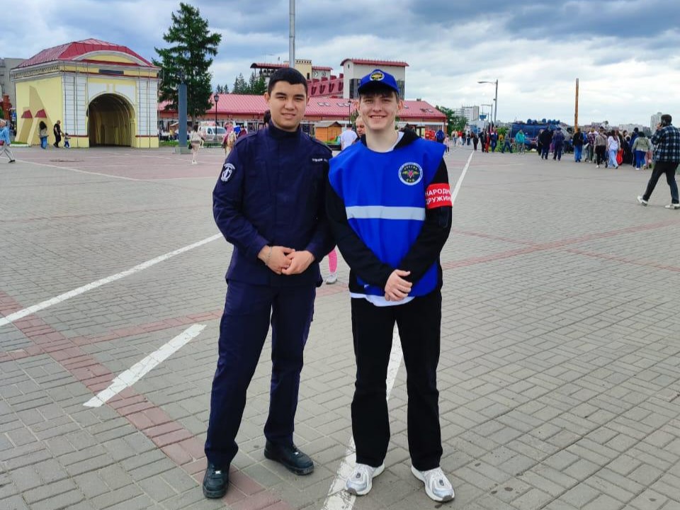 Добровольные народные дружинники участвовали в охране общественного порядка на праздновании Дня России.