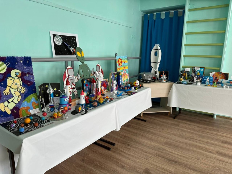 В Омске подвели итоги детского конкурса, посвященного Дню космонавтики.