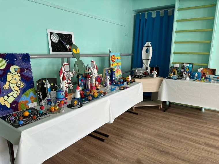 В Омске подвели итоги детского конкурса, посвященного Дню космонавтики. В Омске подвели итоги детского конкурса, посвященного Дню космонавтики.