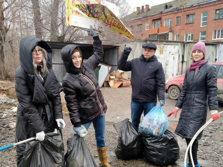 В мэрии пригласили омские предприятия торговли присоединиться к масштабной уборке города.