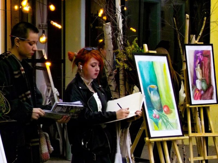 В Омске прошел Фестиваль изобразительного искусства и ораторского мастерства «Art Station Декламируй и Рисуй».