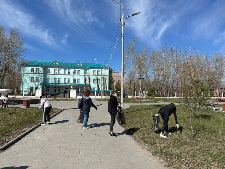 В Советском округе омичи убирали территории от мусора и голосовали за объекты благоустройства. В Советском округе омичи убирали территории от мусора и голосовали за объекты благоустройства.