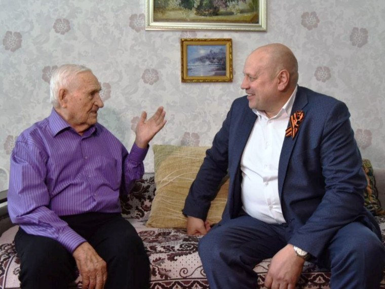 Сергей Шелест в преддверии 9 мая лично поздравил ветеранов войны. Сергей Шелест в преддверии 9 мая лично поздравил ветеранов войны.