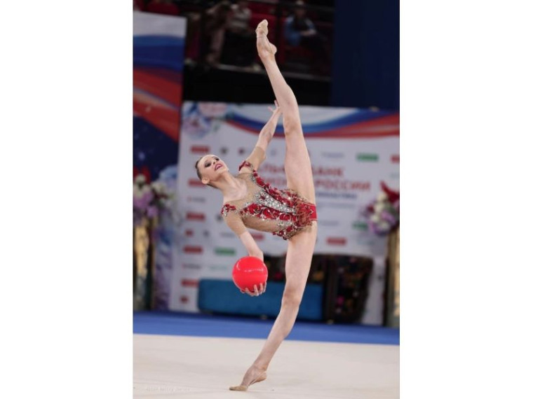 Омичка Милена Букина стала бронзовым призером II этапа Спартакиады учащихся России по художественной гимнастике.