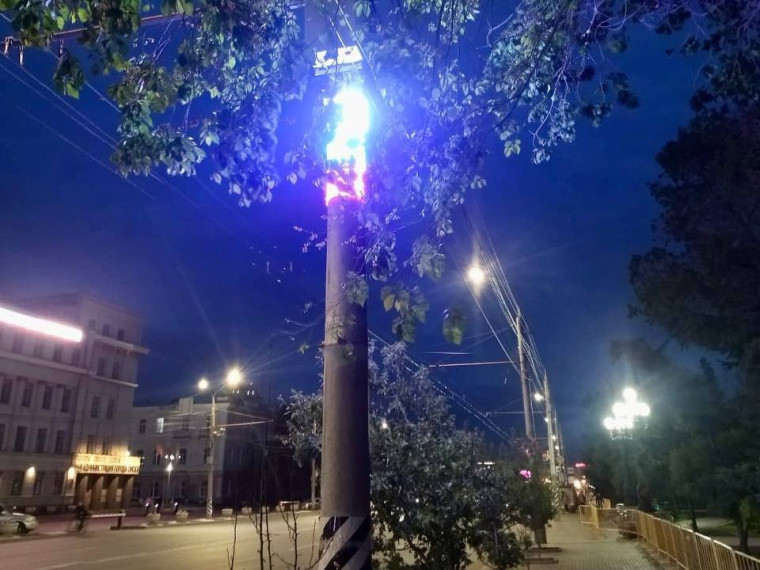 Сергей Шелест рассказал о появлении подсветки в цветах российского триколора на опорах контактной сети.