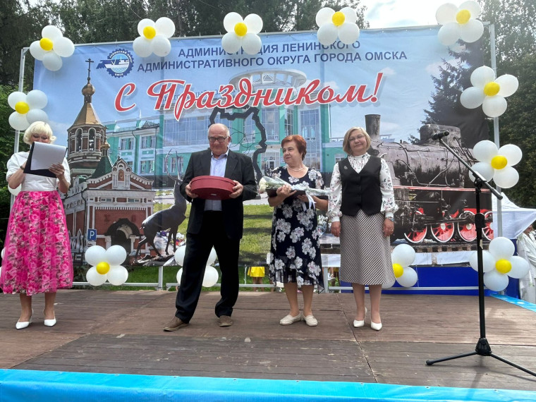 В Ленинском округе прошло торжественное мероприятие, посвященное Дню семьи, любви и верности.