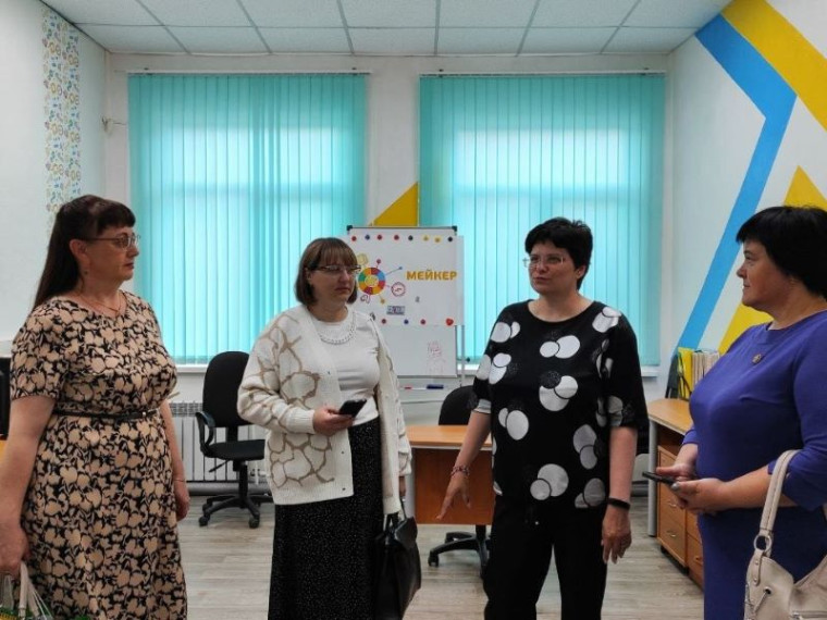 Представители Детского Эколого-биологического Центра приняли делегацию из Новосибирской области. Представители Детского Эколого-биологического Центра приняли делегацию из Новосибирской области.