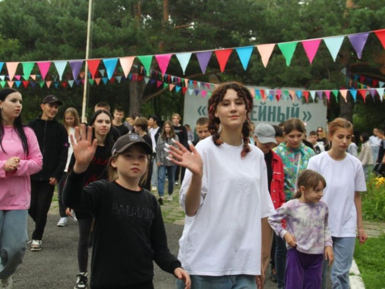 В ДОЛ «Юбилейный» стартовала смена для детей из опекаемых семей. В ДОЛ «Юбилейный» стартовала смена для детей из опекаемых семей.