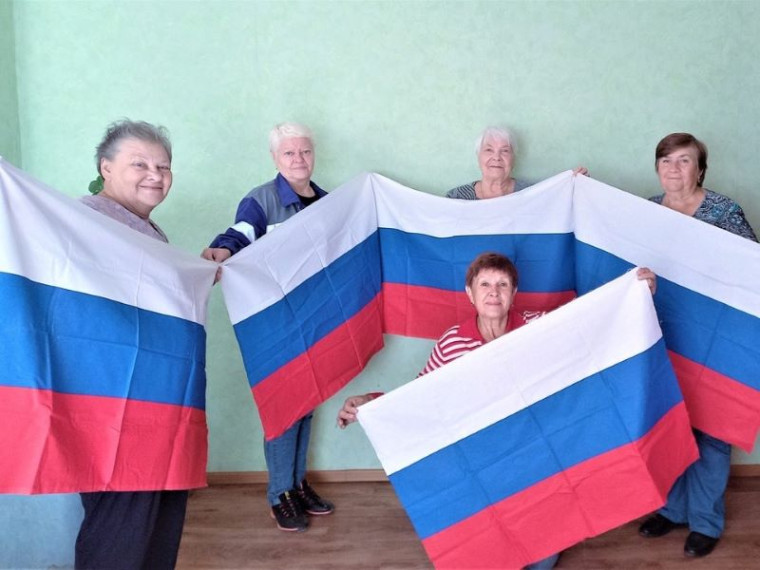 Омские КТОСы организуют мероприятия ко Дню флага. Омские КТОСы организуют мероприятия ко Дню флага.