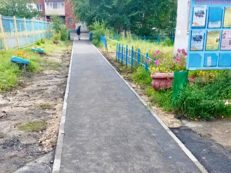 В Октябрьском округе благоустроили тротуар. В Октябрьском округе благоустроили тротуар.