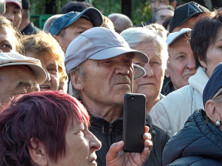 Сергей Шелест встретился с жителями домов по ул. 19-я Линия. Сергей Шелест встретился с жителями домов по ул. 19-я Линия.