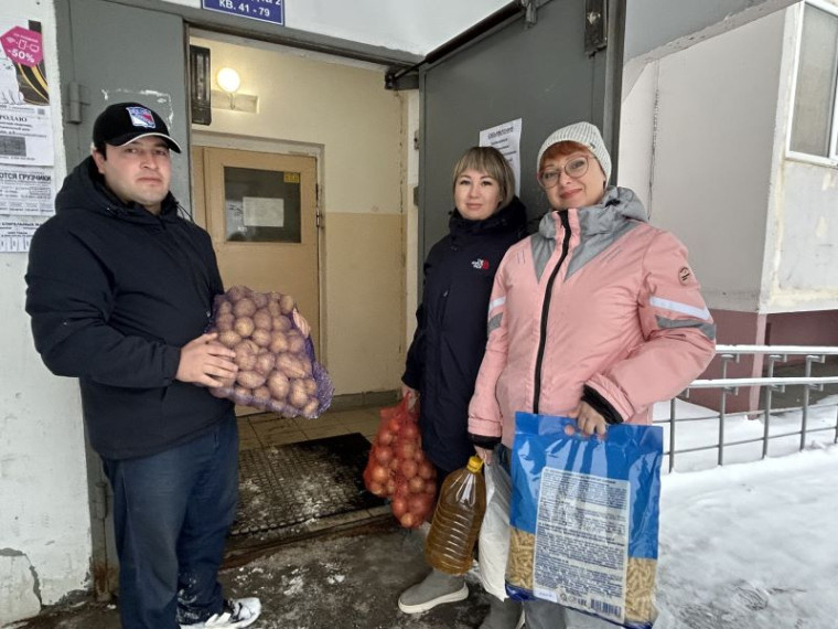 В Ленинском округе помогают членам семей погибших участников СВО. В Ленинском округе помогают членам семей погибших участников СВО.