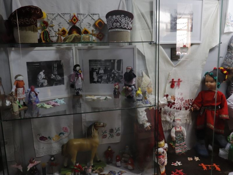 В Омске открылась выставка «История. Традиции. Семья». В Омске открылась выставка «История. Традиции. Семья».