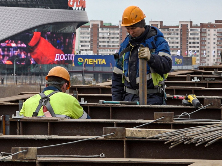 На мосту у Телецентра начались дорожные работы. На мосту у Телецентра начались дорожные работы.