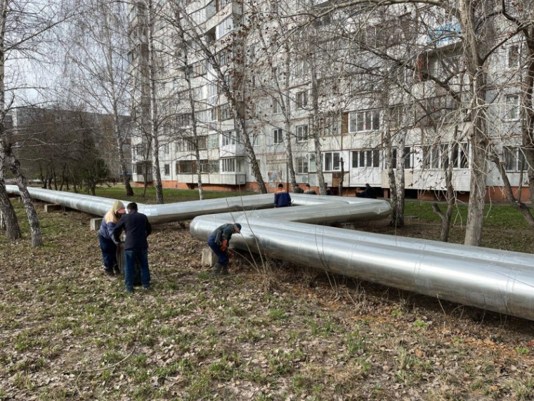 Сотрудники АО «Тепловая компания» навели порядок в городе. Сотрудники АО «Тепловая компания» навели порядок в городе.