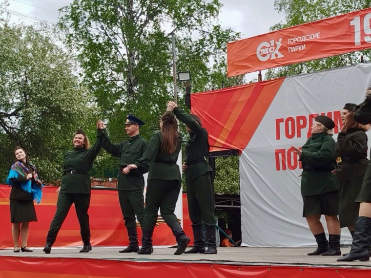 В Октябрьском округе прошел окружной праздник, посвященный юбилею Победы. В Октябрьском округе прошел окружной праздник, посвященный юбилею Победы.