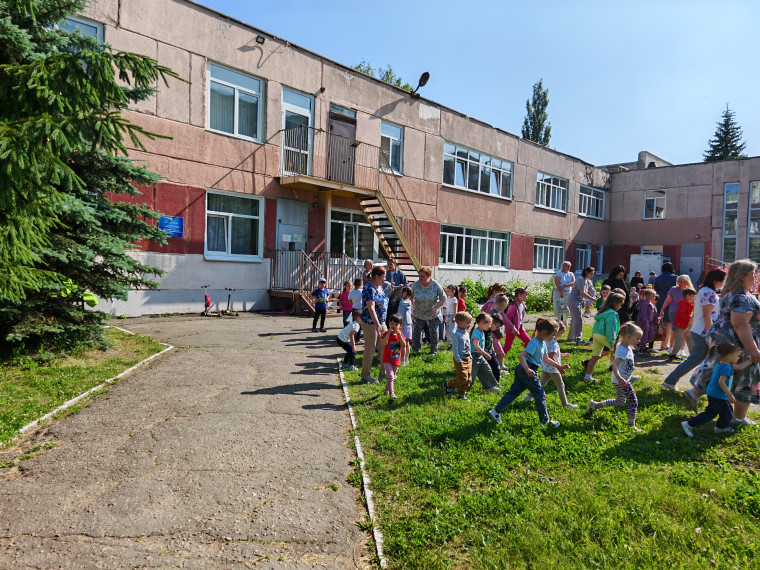 В детском саду № 275 прошла учебная эвакуация. В детском саду № 275 прошла учебная эвакуация.