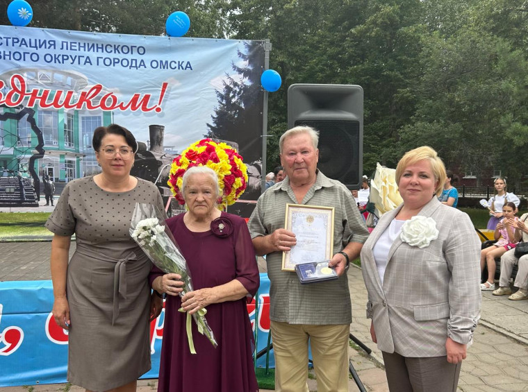 В Ленинском округе медалями «За любовь и верность» были награждены 8 супружеских пар. В Ленинском округе медалями «За любовь и верность» были награждены 8 супружеских пар.