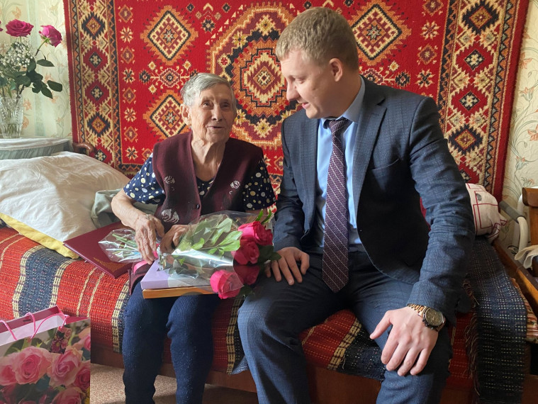 на фото: Матрена Петровна Мельниченко, Наседкин А.А.. на фото: Матрена Петровна Мельниченко, Наседкин А.А..