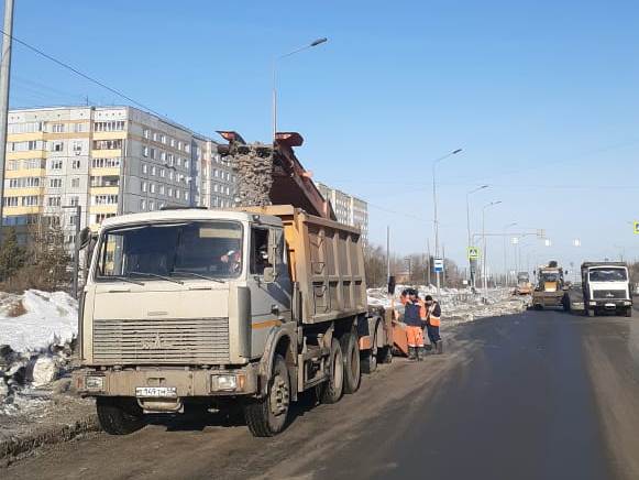 Дорожные и коммунальные службы проводят подготовку объездных путей в преддверии закрытия движения по бульвару Архитекторов.