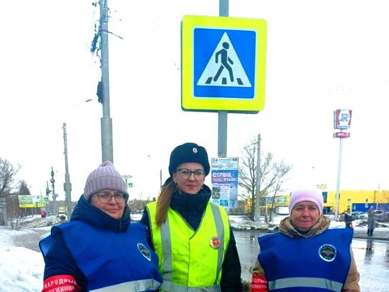 В Омске провели акцию «Пешеход» у образовательных учреждений.