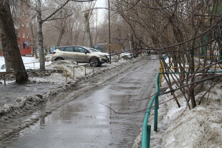 В Омске из-за нарушения правил зимнего содержания территорий хозсубъектам выдано почти 700 предписаний. В Омске из-за нарушения правил зимнего содержания территорий хозсубъектам выдано почти 700 предписаний.