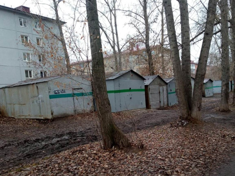 Владельцев незаконных гаражей Советского округа призывают вынести объекты самостоятельно.