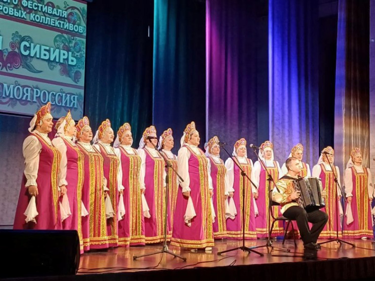 На территории Ленинского округа прошел первый этап фестиваля ветеранских хоровых коллективов.