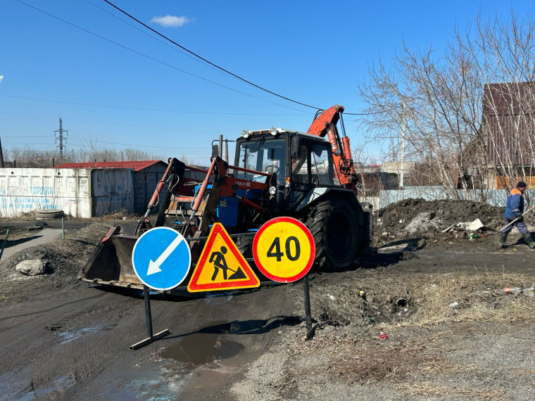 В Ленинском округе восстанавливают ливневку на улице Жуковского.