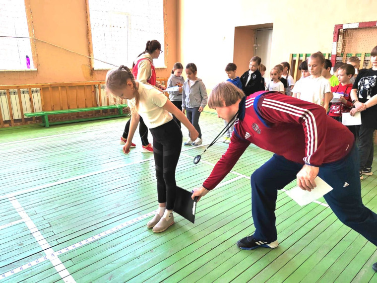 Омские школьники сдают нормативы ГТО.