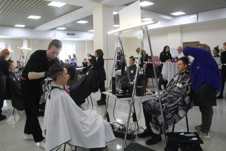 В Омске состоялся XII Чемпионат по парикмахерскому искусству.