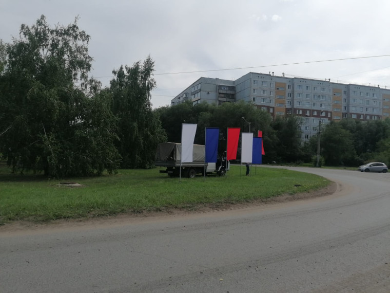 Территория Ленинского округа украшена к празднику.