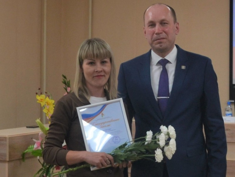 В Октябрьском округе Омска наградили активных участников праздничных мероприятий.