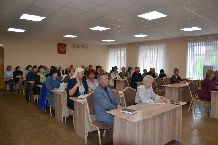 В Октябрьском округе Омска наградили активных участников праздничных мероприятий.
